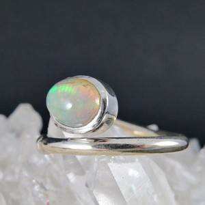 Anillo ópalo blanco y plata