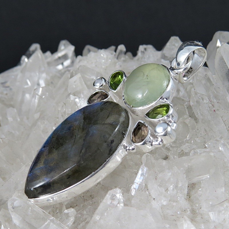 Colgante piedras semipreciosas y plata Colgante piedras semipreciosas y plata
