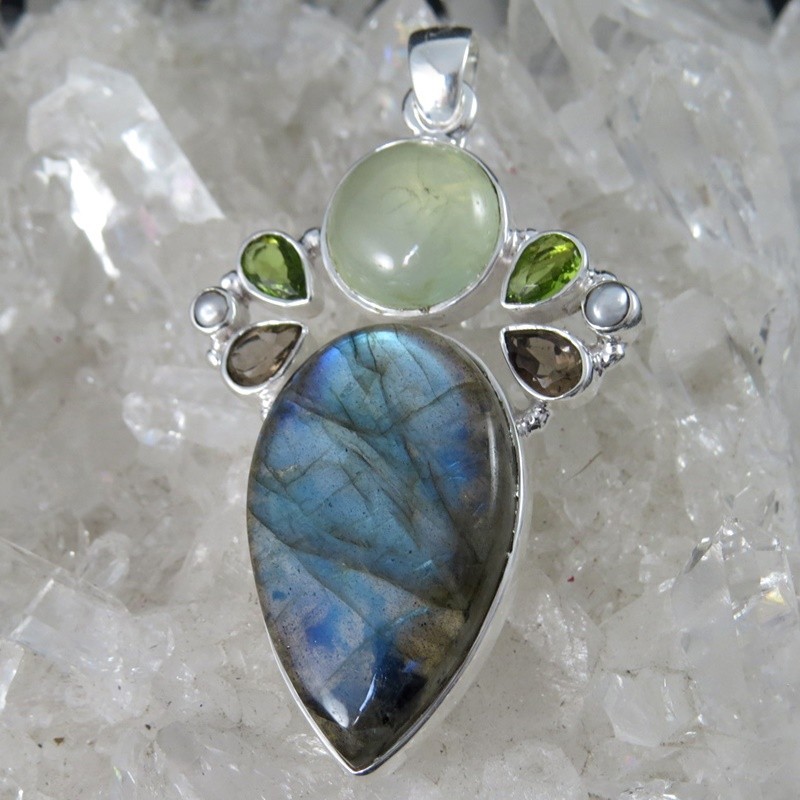 Colgante piedras semipreciosas y plata Colgante piedras semipreciosas y plata