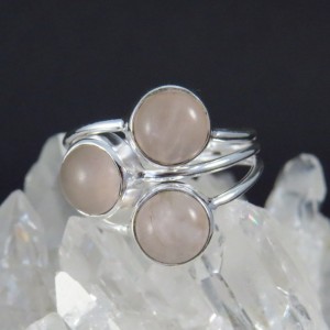 Anillo cuarzo rosa y plata