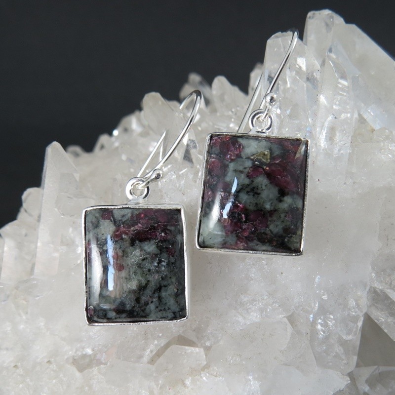Pendientes zoisita con rubí y plata Pendientes zoisita con rubí y plata