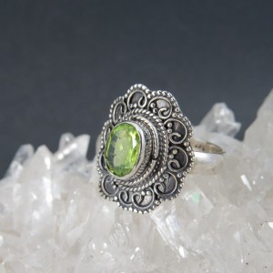 Anillo olivino y plata