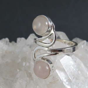 Anillo cuarzo rosa y plata