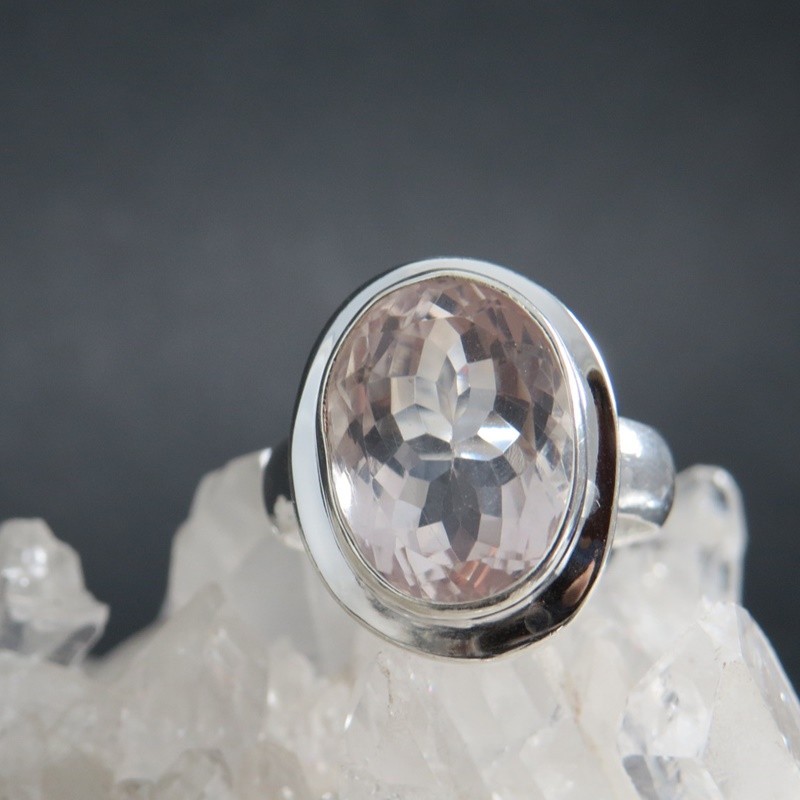 Anillo cuarzo rosa y plata Anillo cuarzo rosa y plata