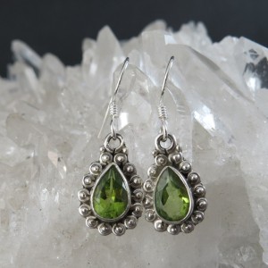 Pendientes olivino y plata