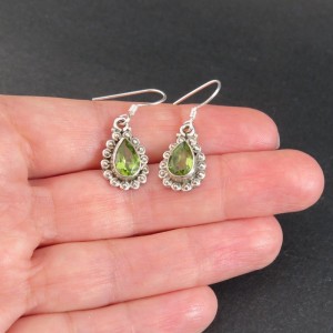 Pendientes olivino y plata