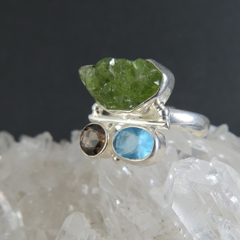 Anillo piedras semipreciosas y plata Anillo piedras semipreciosas y plata