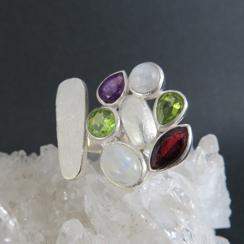 Anillo piedras semipreciosas y plata Anillo piedras semipreciosas y plata