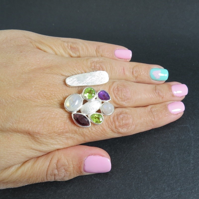 Anillo piedras semipreciosas y plata Anillo piedras semipreciosas y plata