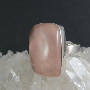 Anillo cuarzo rosa y plata