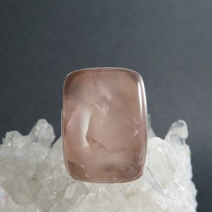 Anillo cuarzo rosa y plata