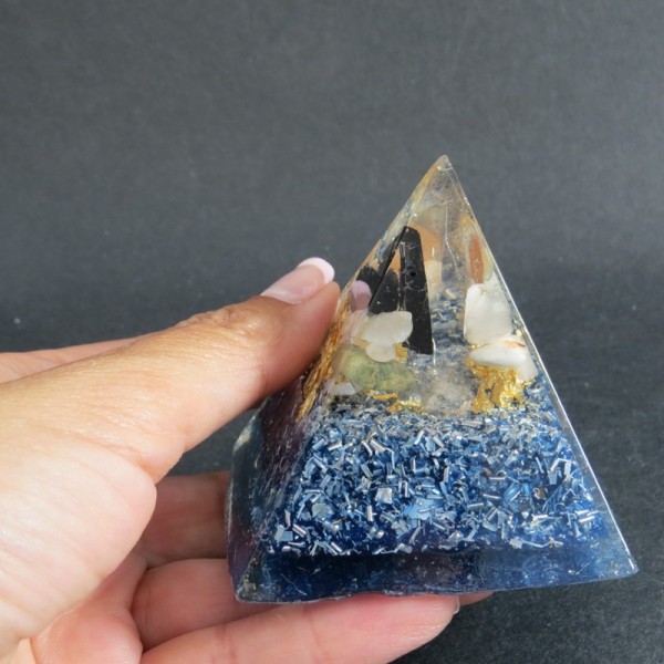 Orgonita pirámide azul