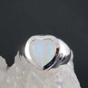 Anillo corazón piedra luna y plata