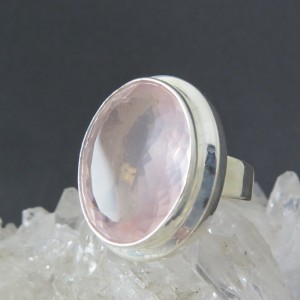 Anillo cuarzo rosa y plata