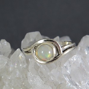 Anillo ópalo blanco y plata