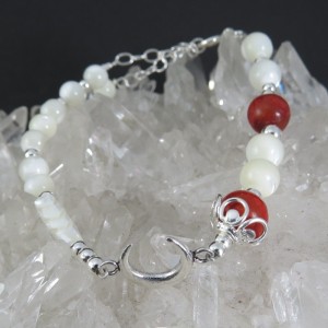 Pulsera luna nácar, coral y plata