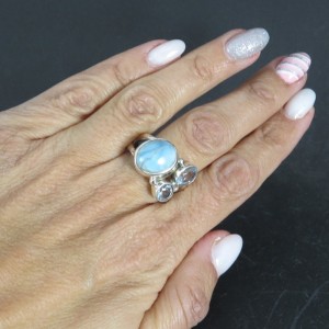 Anillo larimar, topacio y plata