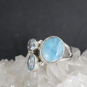 Anillo larimar, topacio y plata