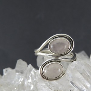 Anillo cuarzo rosa y plata