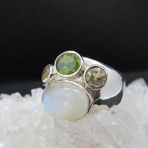 Anillo Piedra luna, olivino, cuarzo citrino y plata