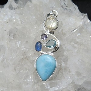 Colgante larimar con piedras semipreciosas y plata