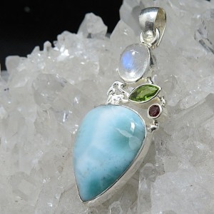 Colgante larimar con piedras semipreciosas y plata