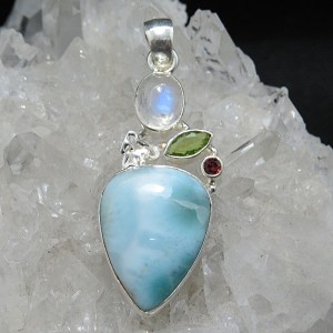 Colgante larimar con piedras semipreciosas y plata