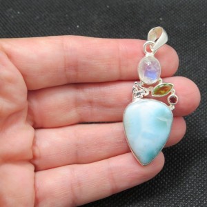 Colgante larimar con piedras semipreciosas y plata