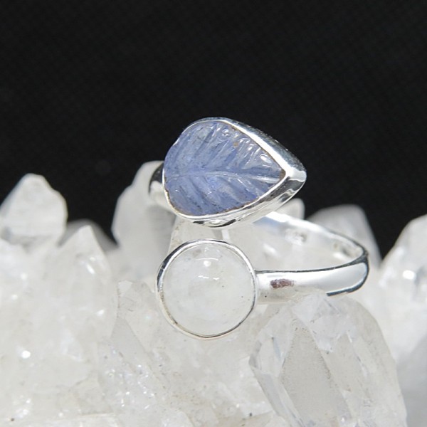 Anillo tanzanita, piedra luna y plata