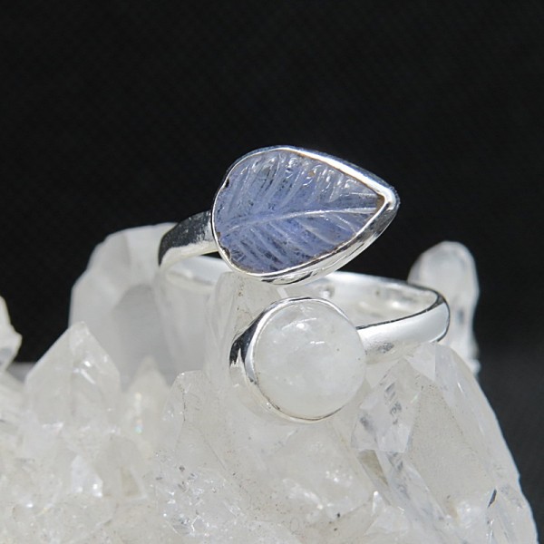 Anillo tanzanita, piedra luna y plata