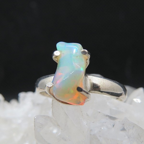 Anillo ópalo blanco y plata