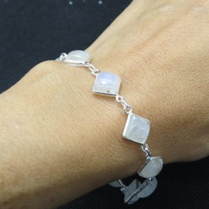 Pulsera joyería en plata de piedra luna