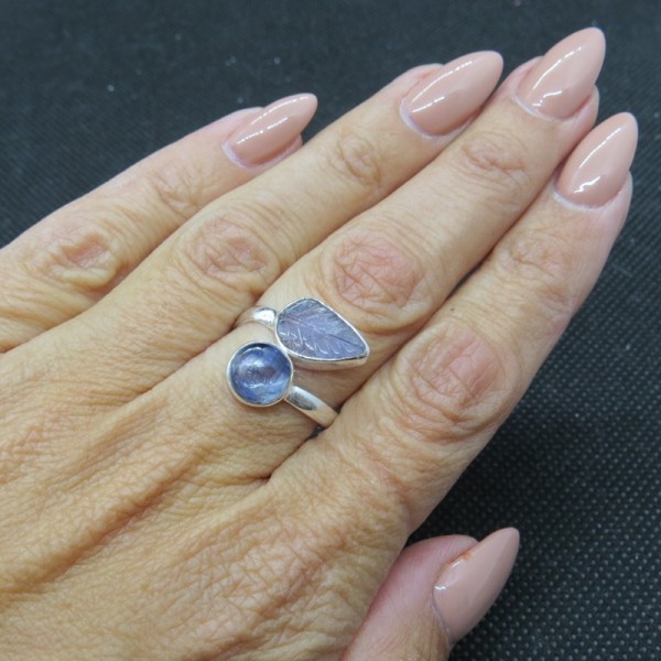 Anillo tanzanita, cianita y plata