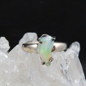 Anillo ópalo blanco natural y plata