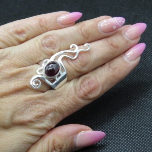 Anillo granate y plata