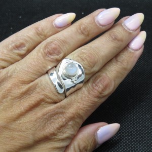 Anillo piedra luna y plata