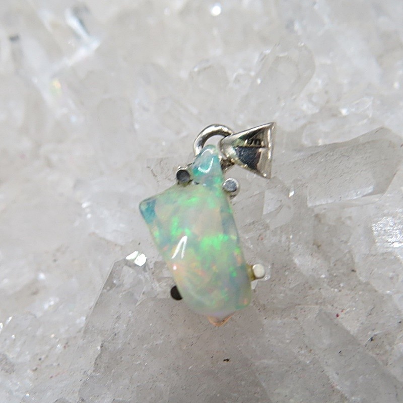 Colgante ópalo blanco y plata