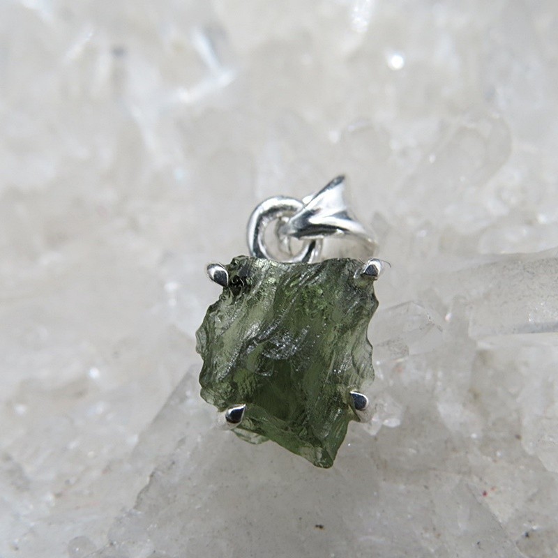 Colgante moldavita y plata