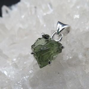 Colgante moldavita y plata