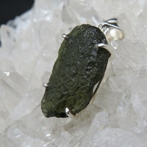 Colgante moldavita y plata