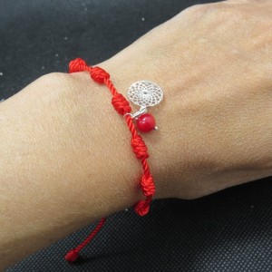 Pulsera 7 nudos con coral y mini colgante Torus