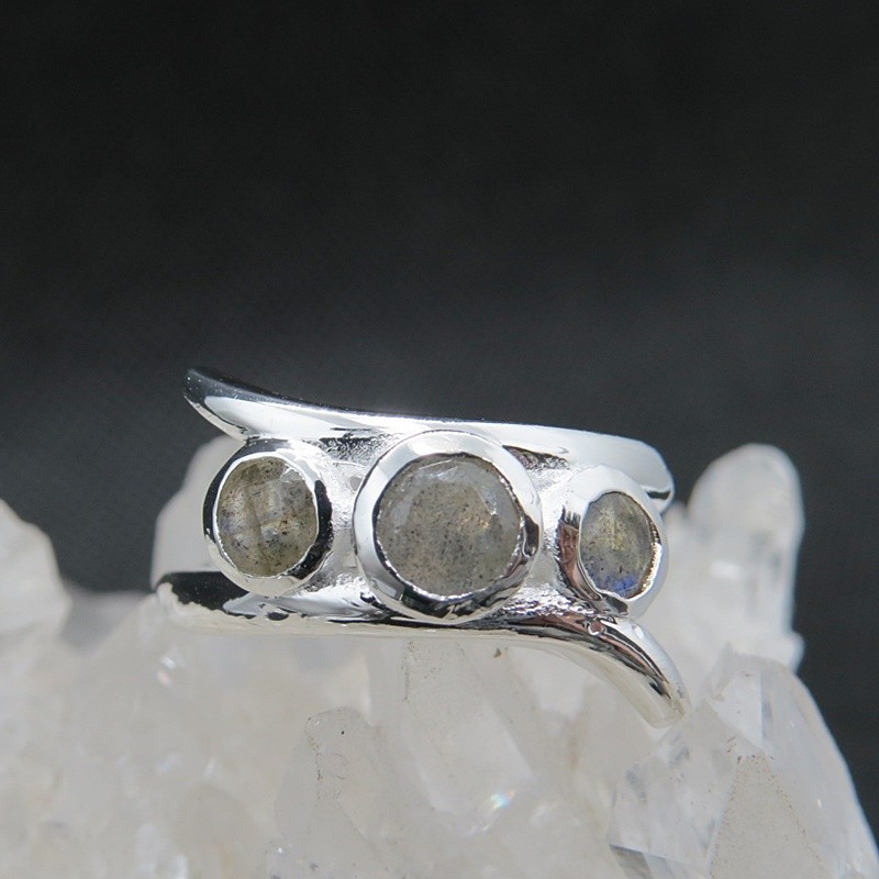 Anillo labradorita y plata