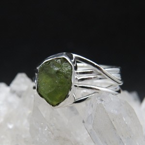 Anillo olivino y plata