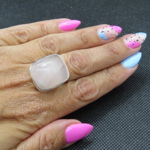 Anillo cuarzo rosa y plata
