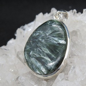 Colgante serafinita y plata