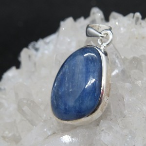 Colgante cianita y plata