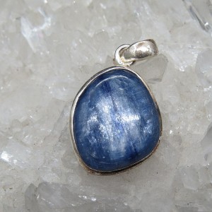 Colgante cianita y plata