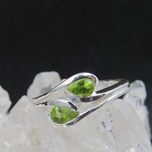 Anillo olivino y plata