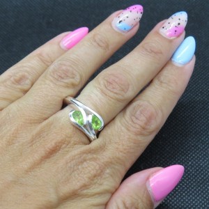 Anillo olivino y plata