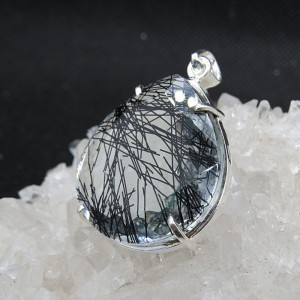 Colgante cuarzo turmalinado y plata